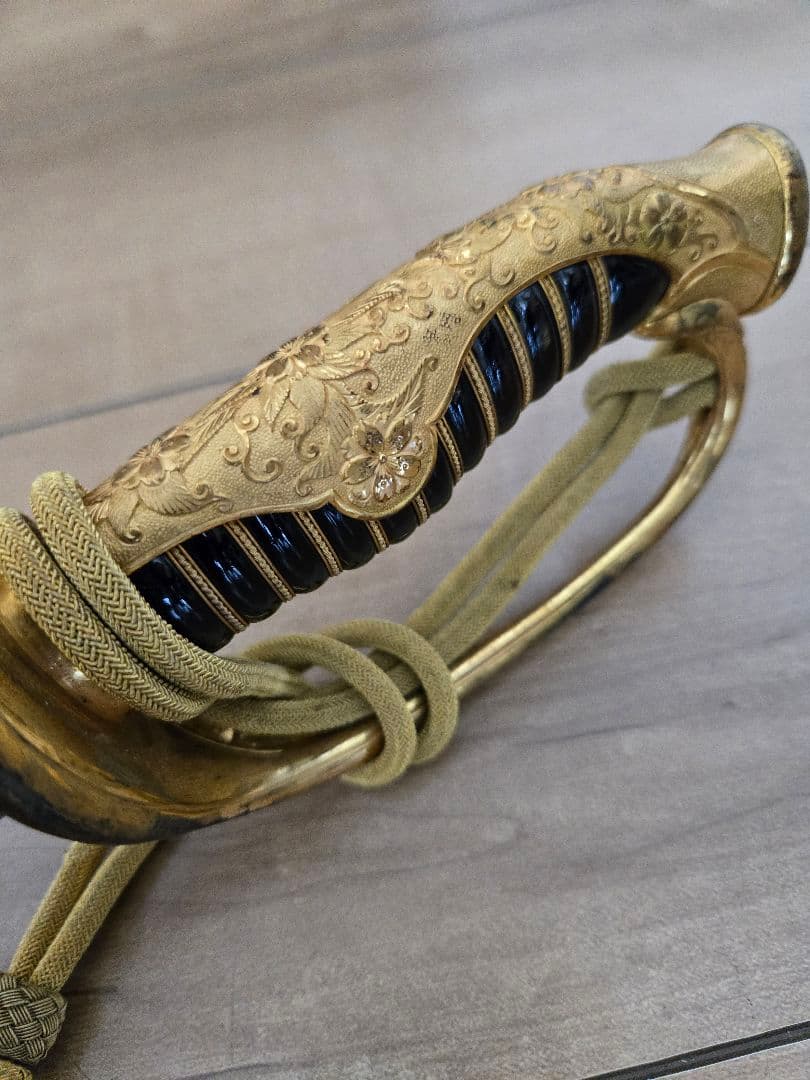 日本陸軍　実物　美品　将校サーベル/模造刀身入り　刀緒付き