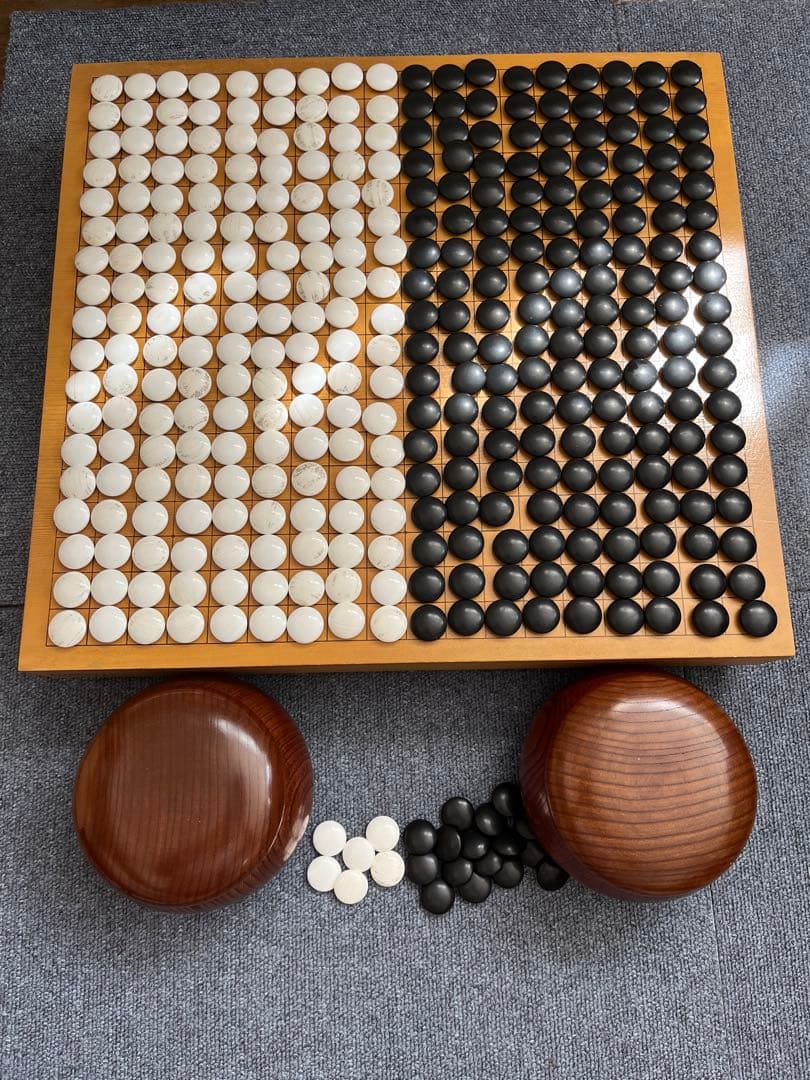 【良品】囲碁セット 碁盤 2寸 本蛤碁石 30号 168個 那智黒 178個 脚