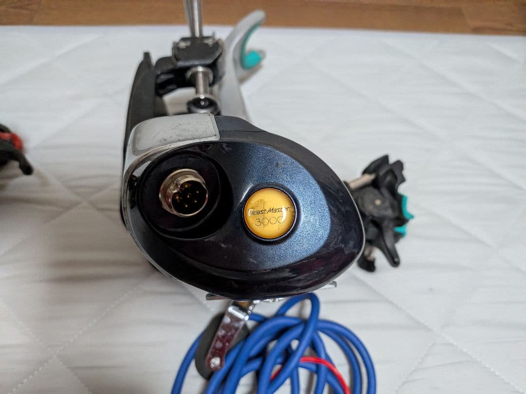 電動リール 青緑ライン付き