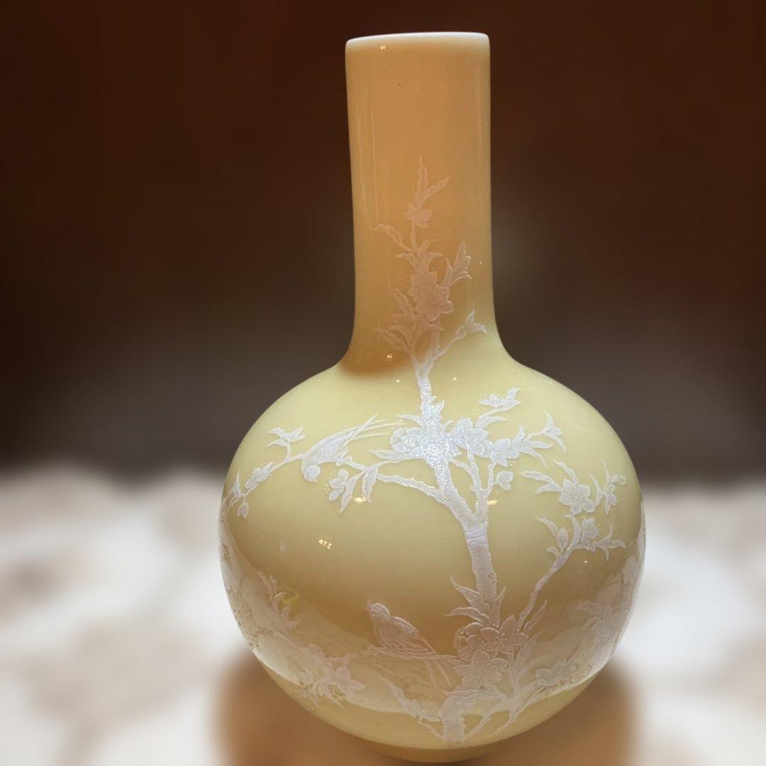 単色釉薬堆積彫刻カササギ梅花瓶 景徳鎮　ヴィンテージ　クリームイエロー